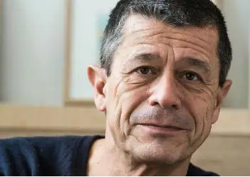 L'escriptor francés Emmanuel Carrère, autor d'El Regne